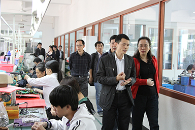 福建省委統(tǒng)戰(zhàn)部副部長、省工商聯(lián)黨組書記王玲視察虹潤公司